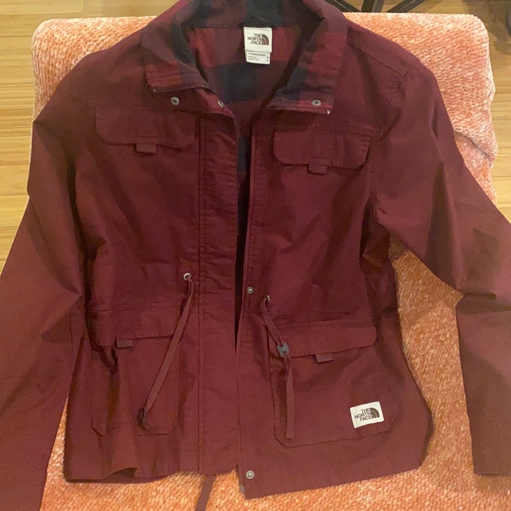 North Face Winter Jacket; Size M, Dark Red w/ flannel pattern lining